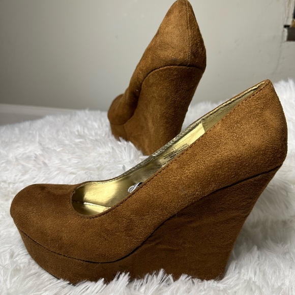 Brown Wedge shoe size Women’s size 11 US shoe. Brand new never worn - Picture 4 of 5